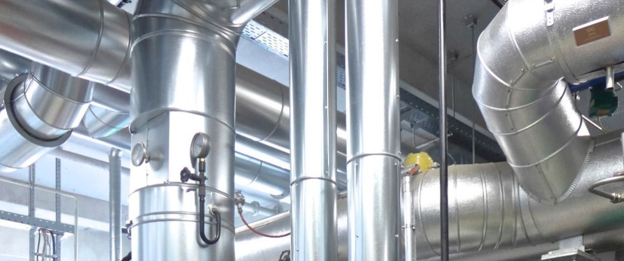 Ausschnitt einer Biogasanlage; OmniCert Umweltgutachter GmbH ist Experte für EEG, Biogas, Cradle to Cradle.