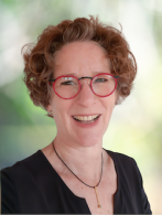 Nicole Haury-Perovec organisiert Betreiberschulungen nach TRGS 529 und TRAS 120 bei der OmniCert.